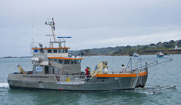 Zuiveringsboten, bestemd voor het reinigen van wateroppervlakten op zee - De Spillglop® reeks